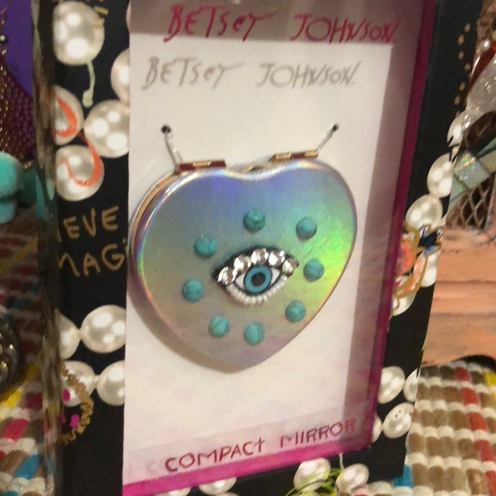 NWT Betsey-Johnson compact mirror - Picture 2 of 4
